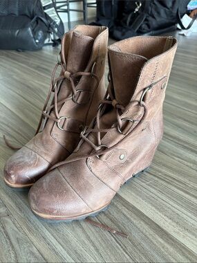 Sorels Brown Lace-Up Leather Wedge Ankle Boots
